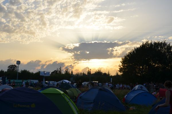 les tentes sous la nuit