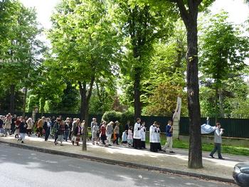 2010.05.01_Neuilly_procession_c.JPG