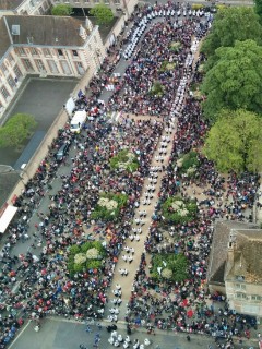 parvis_chartres2016.jpg